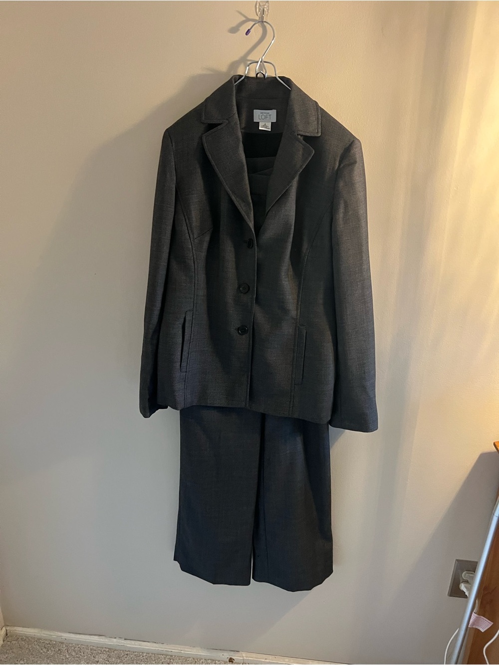 Ann Taylor Loft Women's Charcoal Gray Two-Piece Suit Jacket & Pants size 4